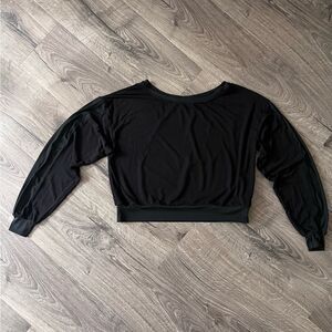 Ptula Women’s Crop sweater  size Small